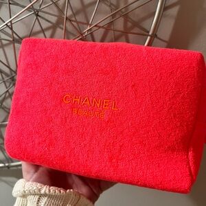 CHANEL Beauté Vibrant Red Cosmetic Bag